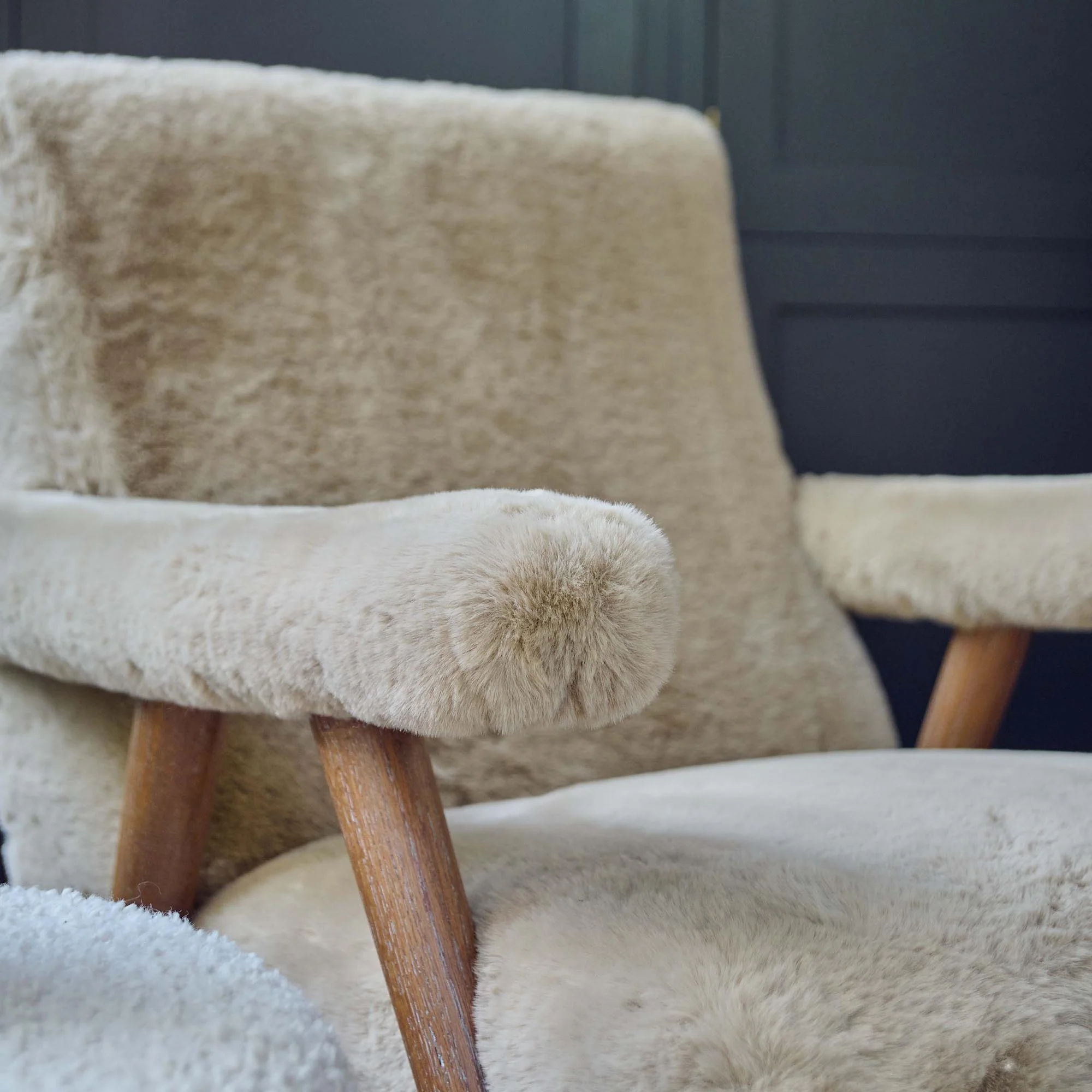 Robbins Faux Sheepskin Armchair - Image 3